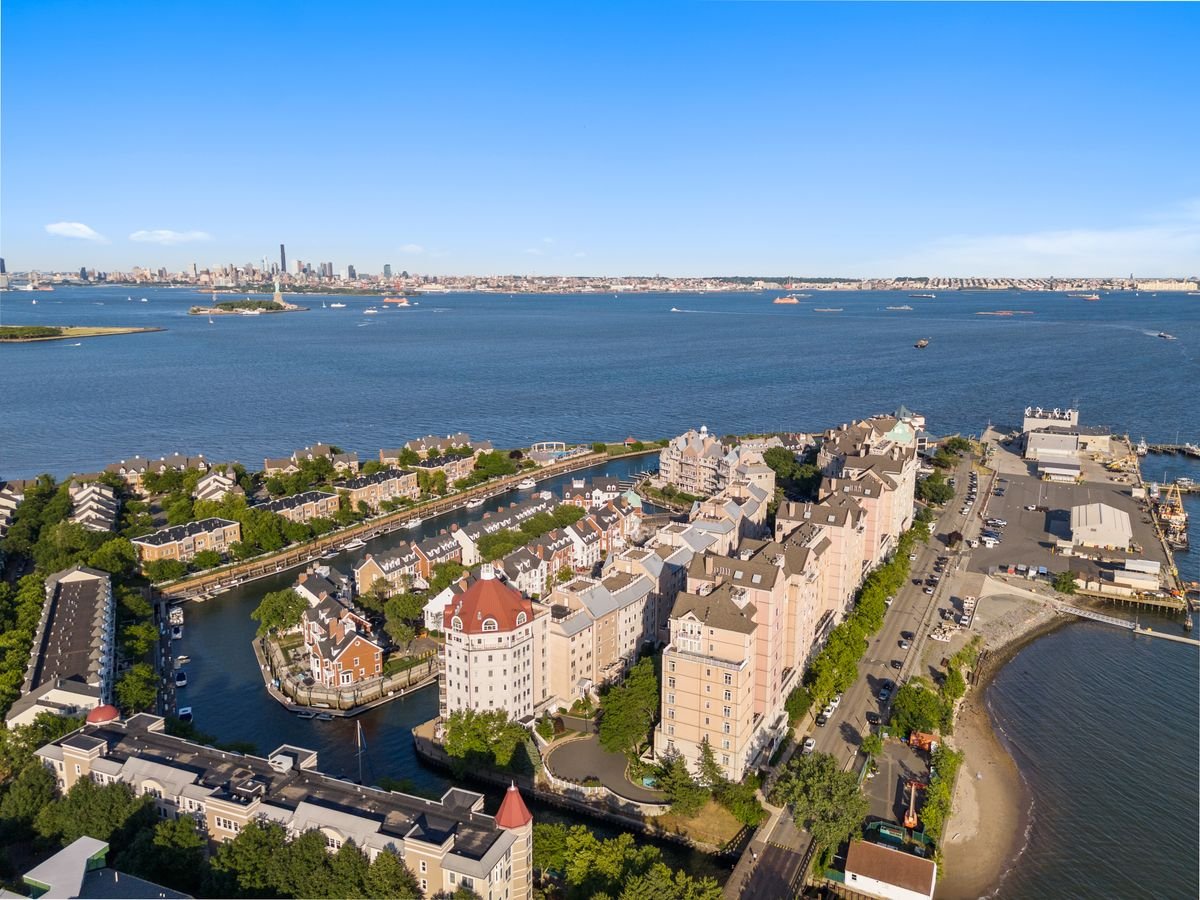 neighbourhood of port liberte