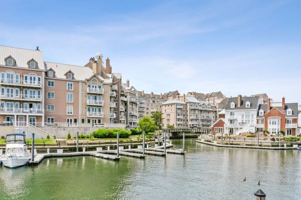 walking paths in Port Liberté